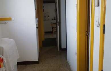 Imagem: O apartamento possui 3 Dormitórios, 1 Banheiro, 2 Vagas na