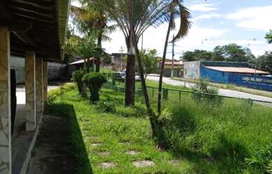 Imagem: A casa possui 4 Dormitórios, 2 Banheiros, 5 Vagas na garagem