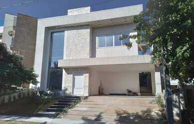 Imagem: A casa em condomínio possui 4 Dormitórios, 3 Banheiros, 4