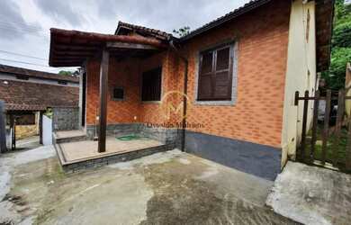 Imagem: A casa possui 2 Dormitórios, 1 Banheiro, 1 Vaga na garagem