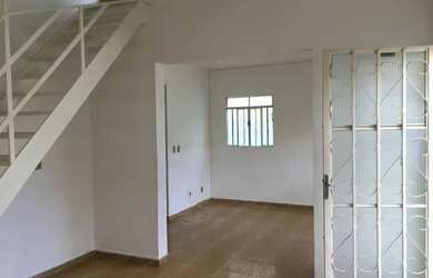 Imagem: A casa possui 3 Dormitórios, 3 Banheiros, 2 Vagas na garagem