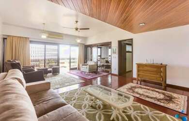 Imagem: A casa possui 4 Dormitórios, 3 Banheiros, 3 Vagas na garagem