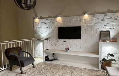 Imagem: A casa possui 3 Dormitórios, 2 Banheiros, 3 Vagas na garagem