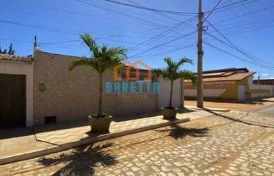 Imagem: A casa possui 3 Dormitórios, 2 Banheiros, 200m² de Área e