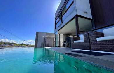 Imagem: A casa em condomínio possui 5 Dormitórios, 4 Banheiros, 5