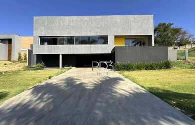 Imagem: A casa em condomínio possui 4 Dormitórios, 5 Banheiros, 5