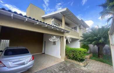 Imagem: A casa possui 3 Dormitórios, 5 Banheiros, 4 Vagas na garagem