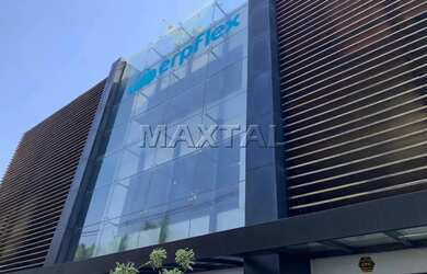 Imagem: O depósito possui 5 Vagas na garagem e 705m² de Área e está