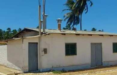 Imagem: A casa possui 2 Dormitórios, 2 Banheiros, 2 Vagas na garagem