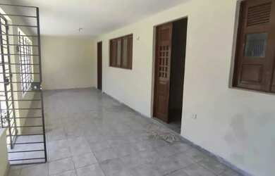 Imagem: A casa possui 2 Dormitórios, 2 Banheiros, 1 Vaga na garagem