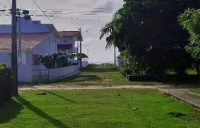 Imagem: A casa possui 2 Dormitórios, Acomodam 8 pessoas e 1 Vaga na