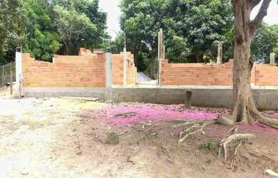 Imagem: A casa possui 3 Dormitórios, 2 Banheiros, 200m² de Área e