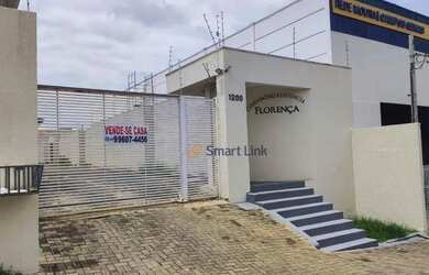 Imagem: A casa possui 3 Dormitórios, 2 Banheiros, 2 Vagas na garagem