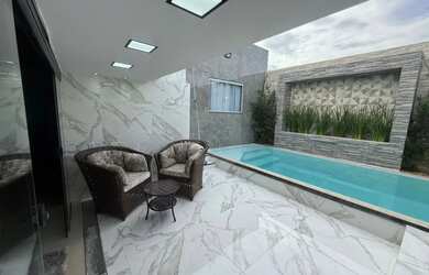 Imagem: A casa possui 3 Dormitórios, 2 Banheiros, 2 Vagas na garagem