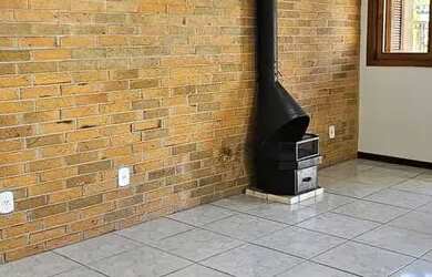 Imagem 5: Casa em Hípica. Churrasqueira, Lareira, 2 Vagas na garageme2 Dormitórios