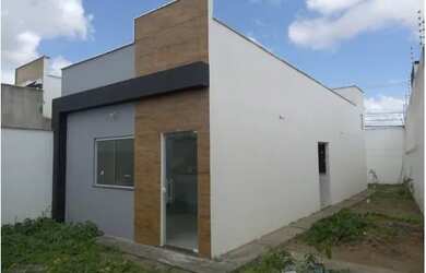 Imagem: A casa possui 2 Dormitórios, 2 Banheiros, 2 Vagas na garagem