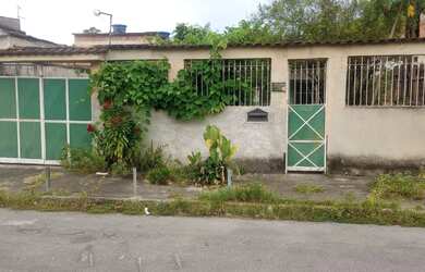 Imagem: A casa possui 2 Dormitórios, 2 Banheiros, 1 Vaga na garagem