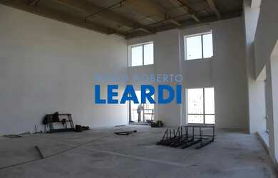 Imagem: O depósito para alugar possui 5 Vagas na garagem e 1166m²