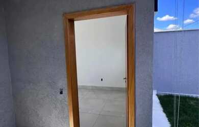 Imagem: A casa possui 2 Dormitórios e está localizado em Prazeres