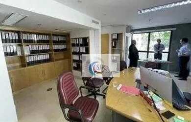 Imagem: O depósito possui 5 Vagas na garagem, 311m² de Área e está