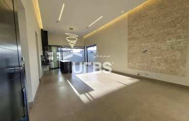 Imagem: A casa em condomínio possui 4 Dormitórios, 5 Banheiros, 4