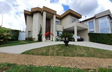 Imagem: A casa em condomínio possui 4 Dormitórios, 5 Banheiros, 2