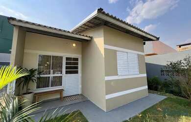 Imagem: A casa possui 2 Dormitórios, 1 Banheiro, 1 Vaga na garagem