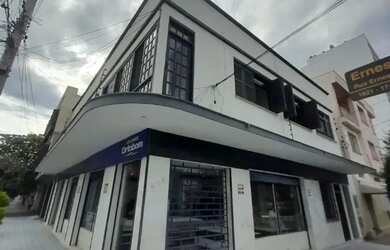 Imagem: A casa possui 4 Dormitórios, 2 Banheiros, 340m² de Área e