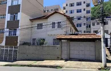 Imagem: A casa possui 5 Dormitórios, 1 Banheiro, 1 Vaga na garagem