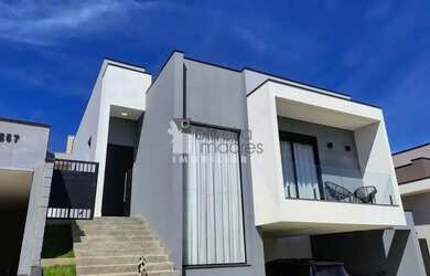 Imagem: A casa em condomínio possui 3 Dormitórios, 2 Banheiros, 2