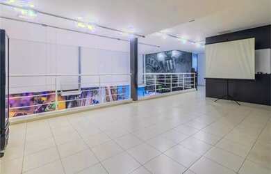 Imagem: O depósito possui 5 Vagas na garagem, 585m² de Área e Imóvel