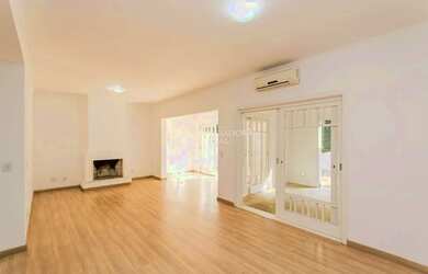 Imagem: A casa em condomínio possui 3 Dormitórios, 1 Banheiro, 3 Vagas