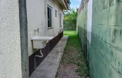 Imagem: A casa em condomínio possui 3 Dormitórios, 2 Banheiros, 2