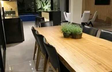 Imagem: A casa em condomínio possui 4 Dormitórios, 5 Banheiros, 4