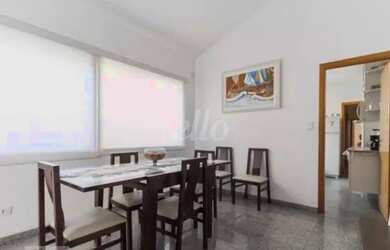 Imagem: A casa possui 3 Dormitórios, 3 Banheiros, 4 Vagas na garagem