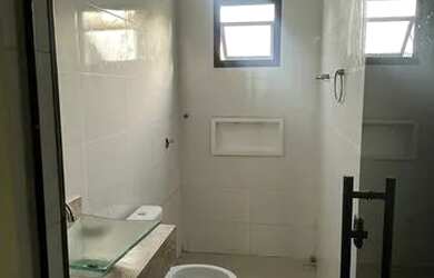 Imagem: A casa possui 2 Dormitórios, 1 Banheiro, 1 Vaga na garagem