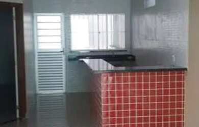 Imagem: A casa possui 3 Dormitórios, 2 Banheiros, 2 Vagas na garagem