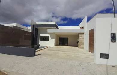 Imagem: A casa em condomínio possui 3 Dormitórios, 2 Banheiros, 2