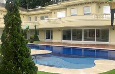 Imagem: A casa em condomínio à venda possui 5 Dormitórios, 5 Banheiros