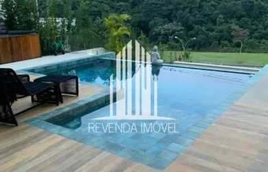 Imagem: A casa possui 5 Dormitórios, 5 Banheiros, 4 Vagas na garagem