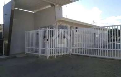 Imagem: A casa em condomínio possui 4 Dormitórios, 3 Banheiros, 4