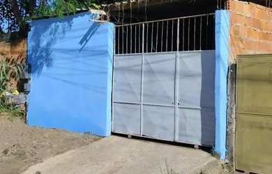 Imagem: A casa possui 4 Vagas na garagem, 180m² de Área e está localizado