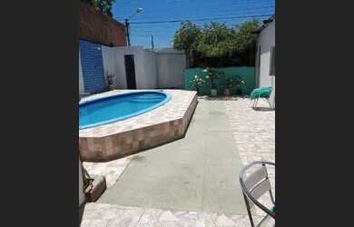 Imagem: A casa possui 2 Dormitórios, 2 Vagas na garagem e está localizado