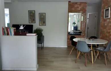 Imagem: A casa em condomínio para alugar possui 3 Dormitórios, 1 Banheiro