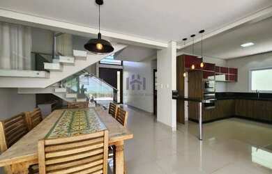 Imagem: A casa em condomínio possui 4 Dormitórios, 5 Banheiros, 4