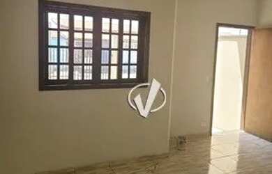 Imagem: A casa possui 2 Dormitórios, 2 Banheiros, 2 Vagas na garagem