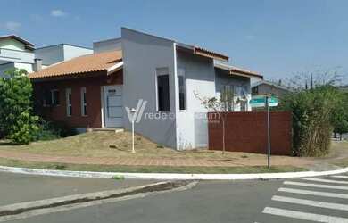 Imagem: A casa em condomínio possui 3 Dormitórios, 2 Banheiros, 2