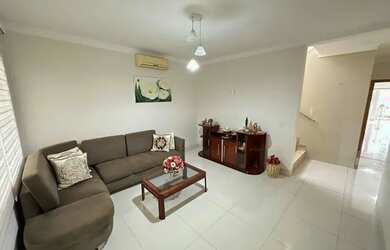 Imagem: A casa em condomínio possui 5 Dormitórios, 4 Banheiros, 4