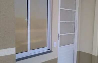 Imagem: A casa possui 2 Dormitórios, 1 Banheiro, 2 Vagas na garagem