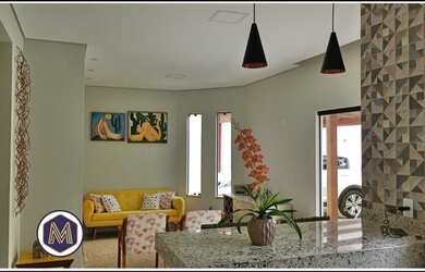 Imagem: A casa possui 3 Dormitórios, 2 Banheiros, 4 Vagas na garagem